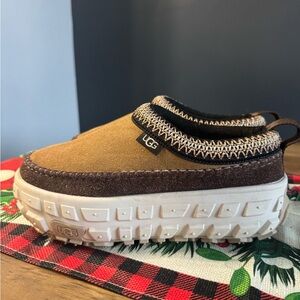 UGGTan and Brown Slip-On Slippers